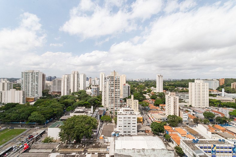 Studio com cozinha completa em frente à UNISA