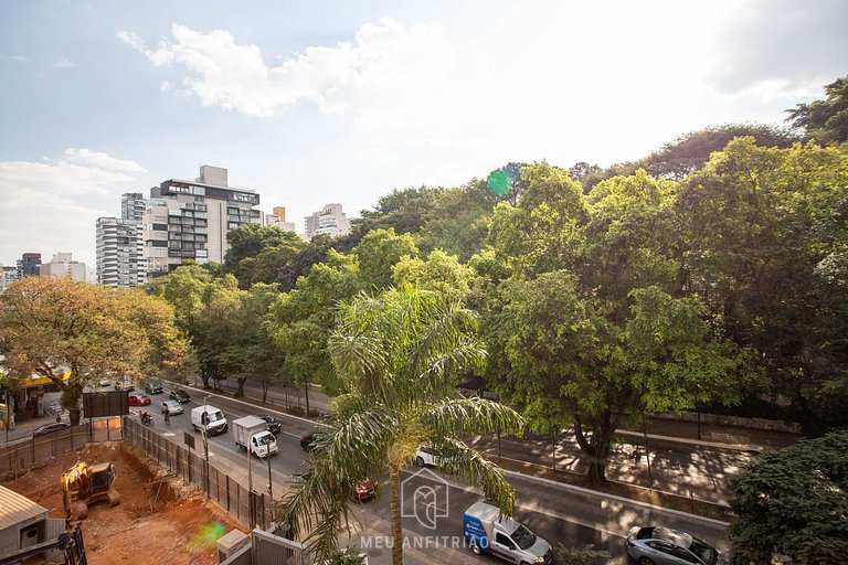 Studio com TV Smart perto do metrô Oscar Freire