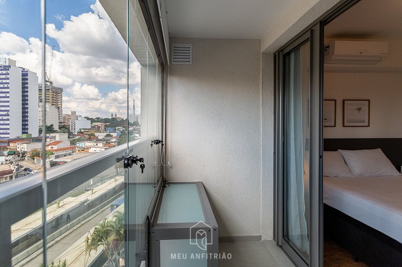 Studio with balcony next to Vila Madalena subway