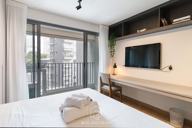 Studio with balcony next to Vila Madalena subway