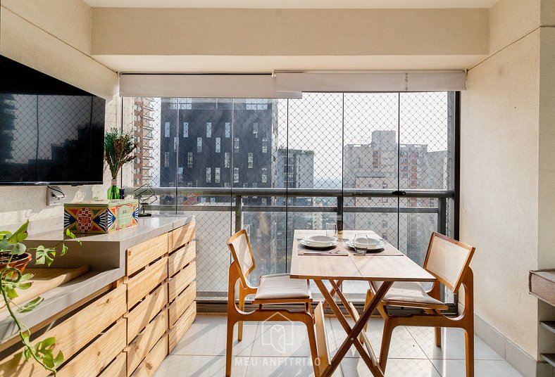 Studio with cozy balcony near the subway