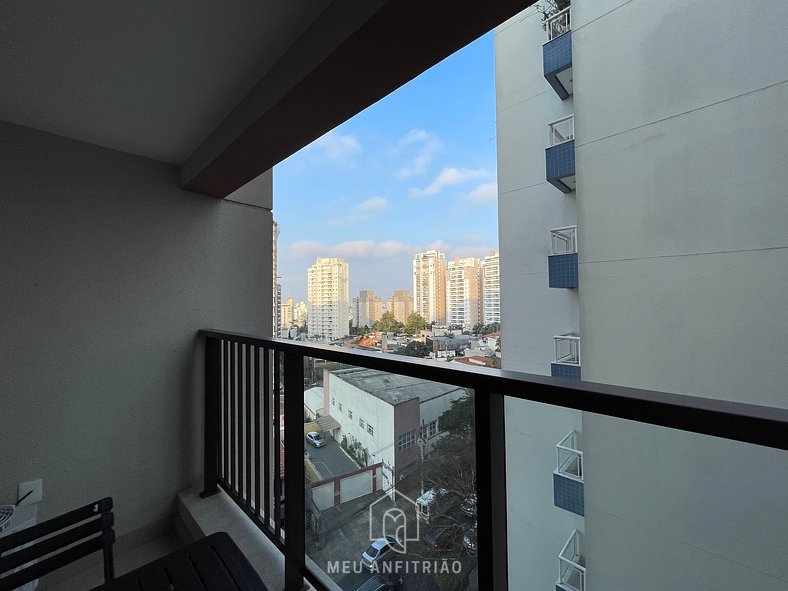 Studio with hairdryer and TV near the subway