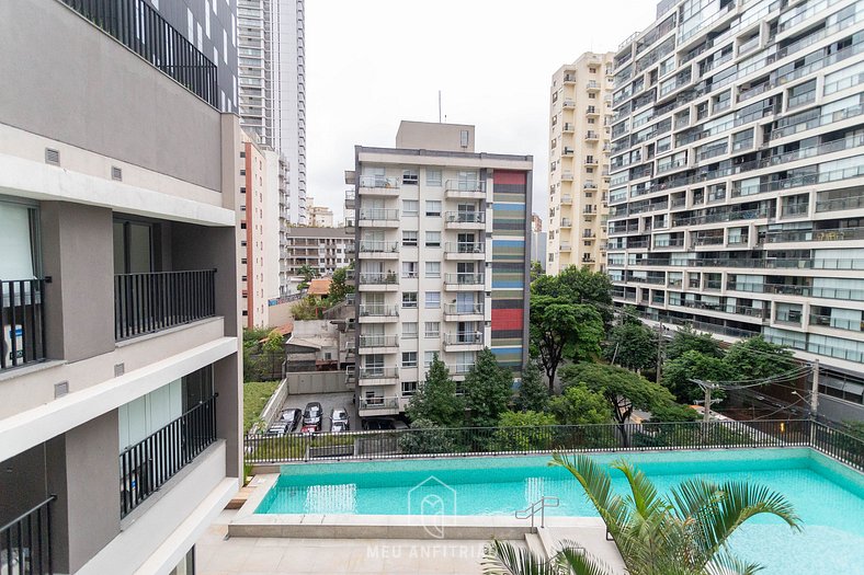 Studio with integrated balcony next to the subway