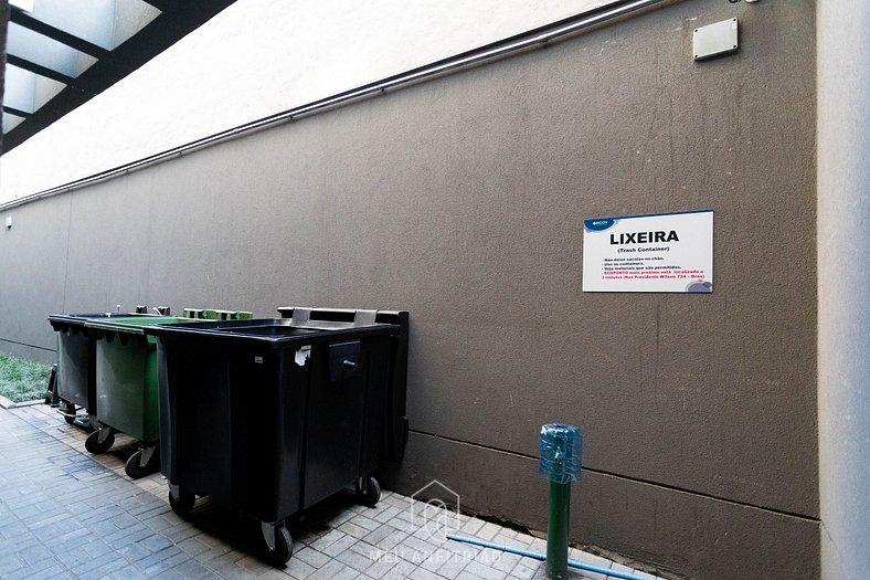 Studio with TV and fan next to Brás subway station