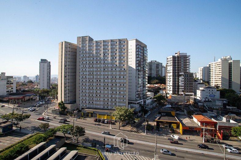 Studio with vertical garden in front of the subway