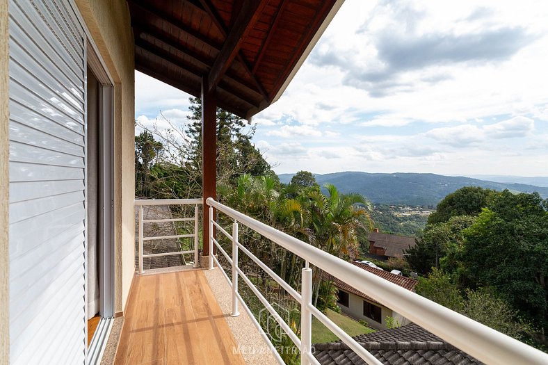 Suíte ampla em pousada na Serra da Cantareira