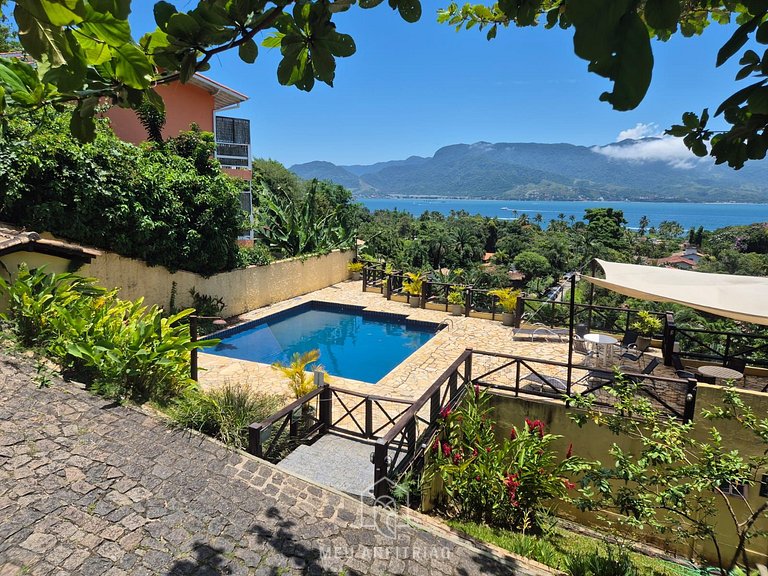 Suite with garage near Itaquanduba beach