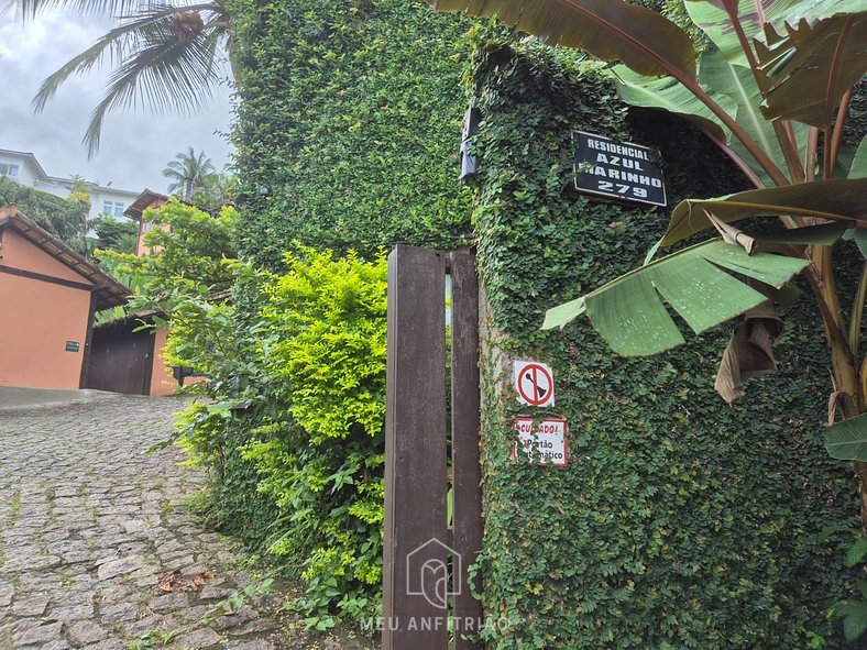 Suite with garage near Itaquanduba beach