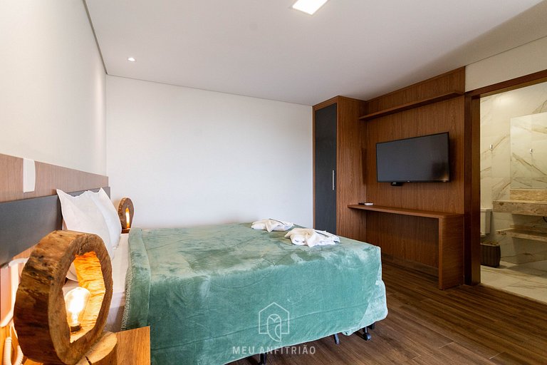 Suite with jacuzzi, minibar and view of Cantareira