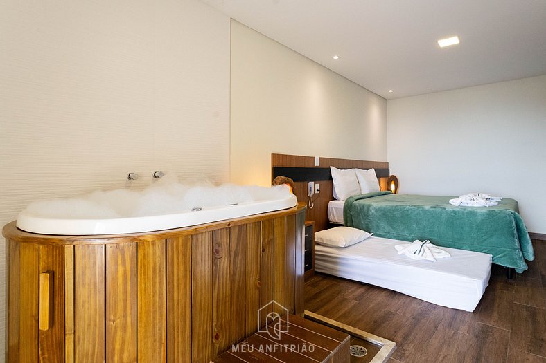 Suite with jacuzzi, minibar and view of Cantareira