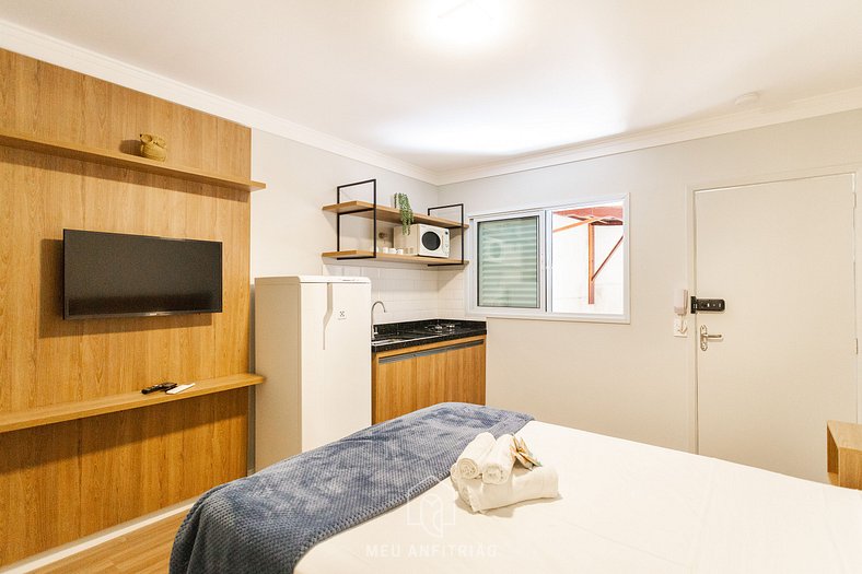 Suite with kitchen and Smart TV near Berrini Av.