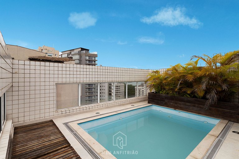 Triplex com piscina na cobertura no Guarujá