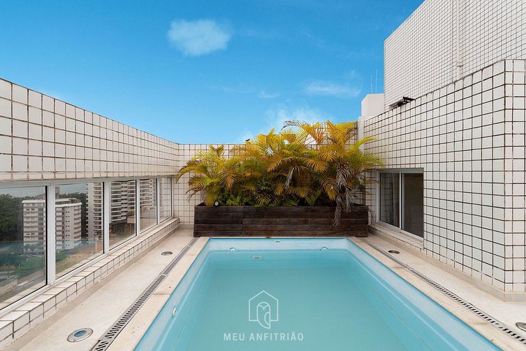 Triplex com piscina na cobertura no Guarujá