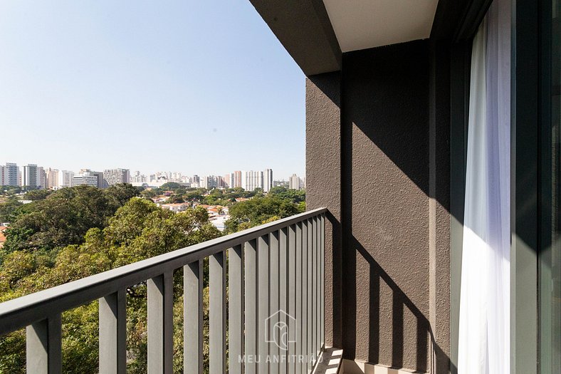 TV, air conditioner & coffee maker near the subway