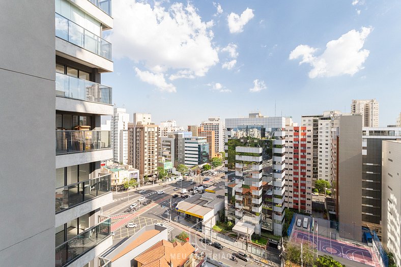 Varanda e lazer completo em cima do metrô Paraíso