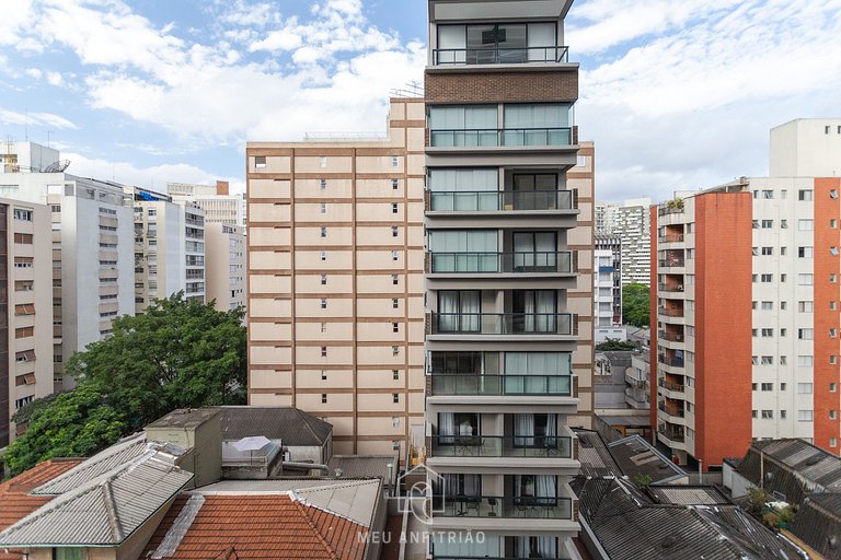 Varanda, lazer e TV ao lado da Avenida Paulista